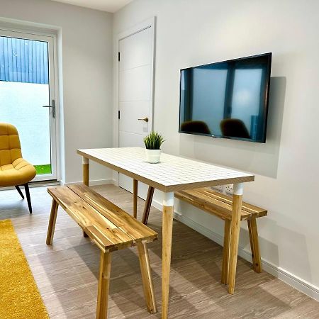 Stunning Brand New House - Sleeps 6 - Free Parking - Great Location - Fast Wifi - Smart Tv - Close To Poole & Bournemouth & Sandbanks Extérieur photo