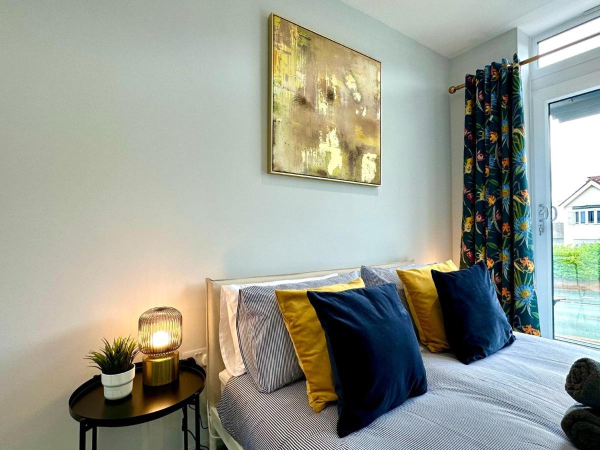 Stunning Brand New House - Sleeps 6 - Free Parking - Great Location - Fast Wifi - Smart Tv - Close To Poole & Bournemouth & Sandbanks Extérieur photo